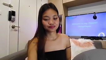 Abby2634'S Live Webcam Show Featuring Her Wet Pussy