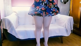 Peruvian Amateur Voyeur Master Touches A Mistress And Asks Her To Undress